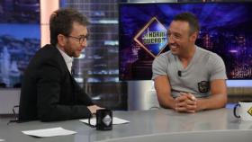 Santi Cazorla y Pablo Motos en 'El Hormiguero'. Foto: Twitter (@El_Hormiguero)