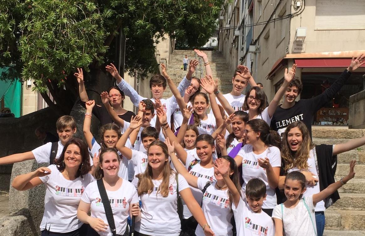Integrantes de la Asociación Pianeiros, que apoya a los jóvenes pianistas gallegos