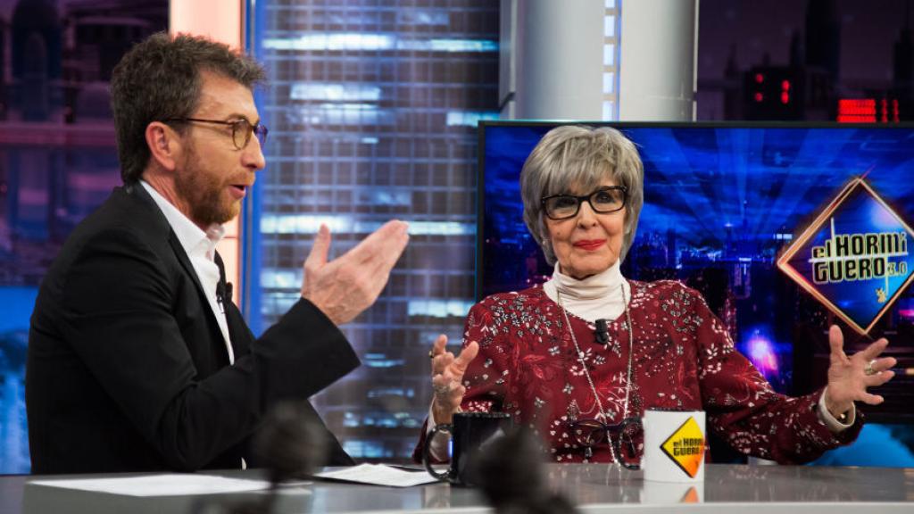 Pablo Motos y Concha Velasco en 'El Hormiguero'.