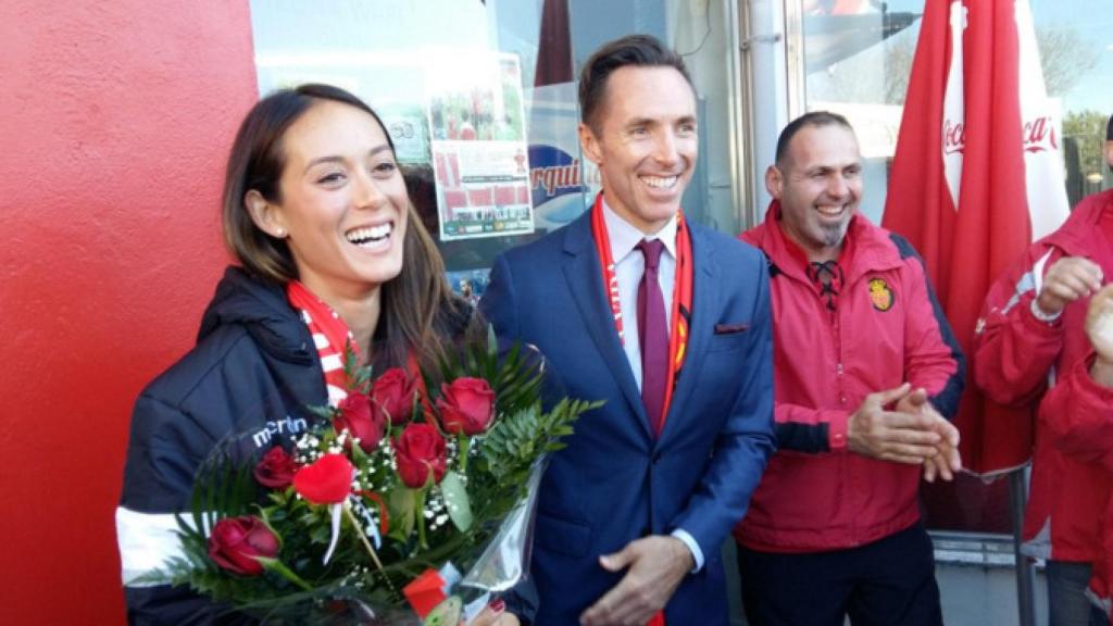 Steve Nash, en uno de sus baños de masas en Mallorca