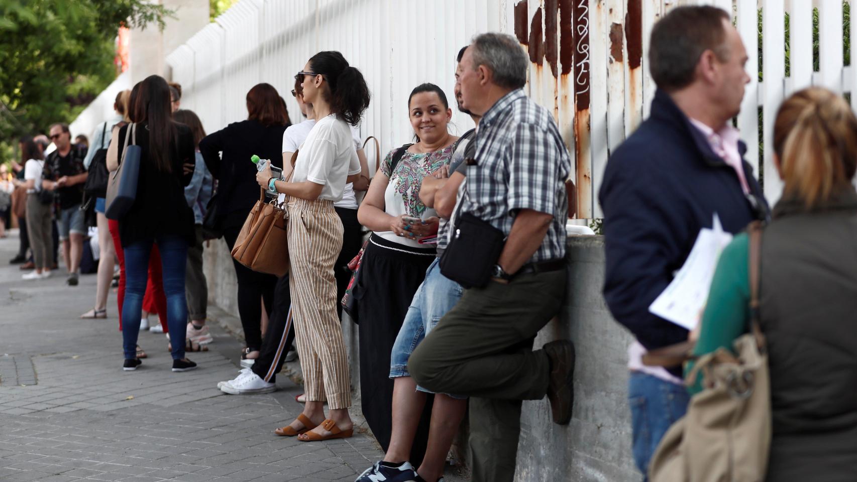 En muchos colegios ha habido colas para entrar al examen.