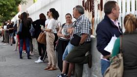 En muchos colegios ha habido colas para entrar al examen.