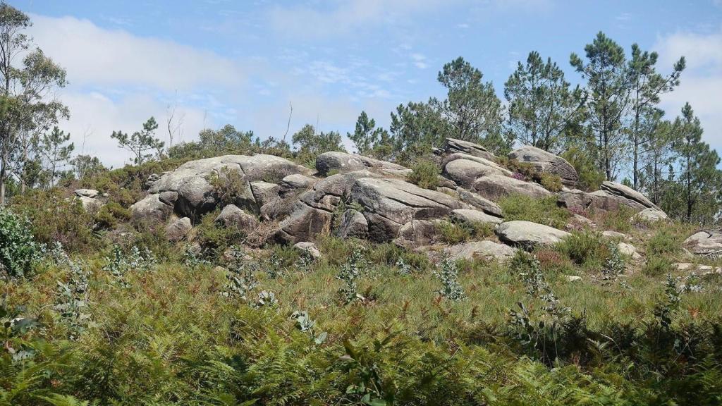 Un parque eólico hizo desaparecer un penedo singular de la Costa da Morte