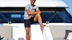 Nadal posando en su yate