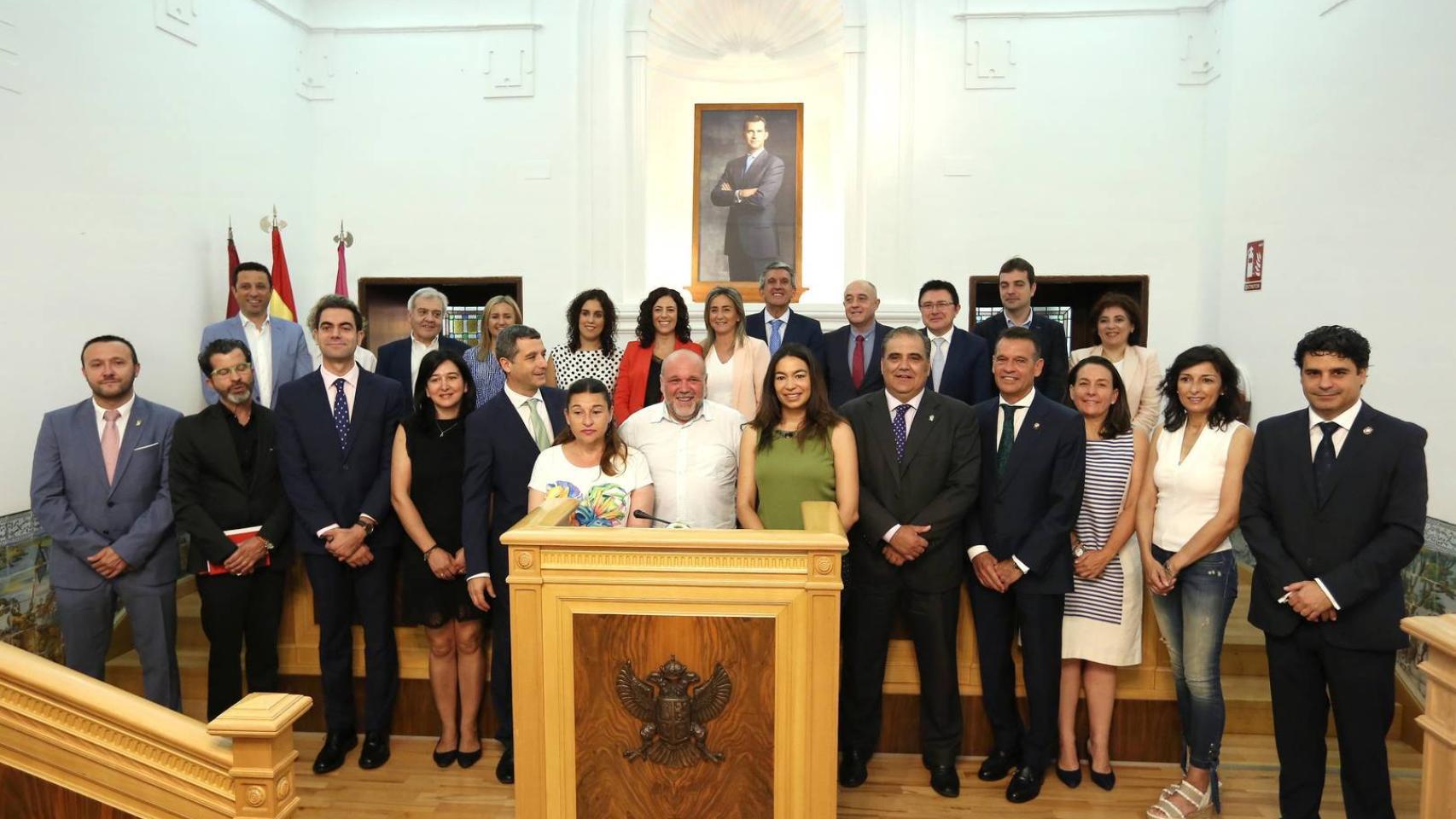 Foto de familia de la Corporación Municipal del Ayuntamiento de Toledo. Foto: Óscar Huertas