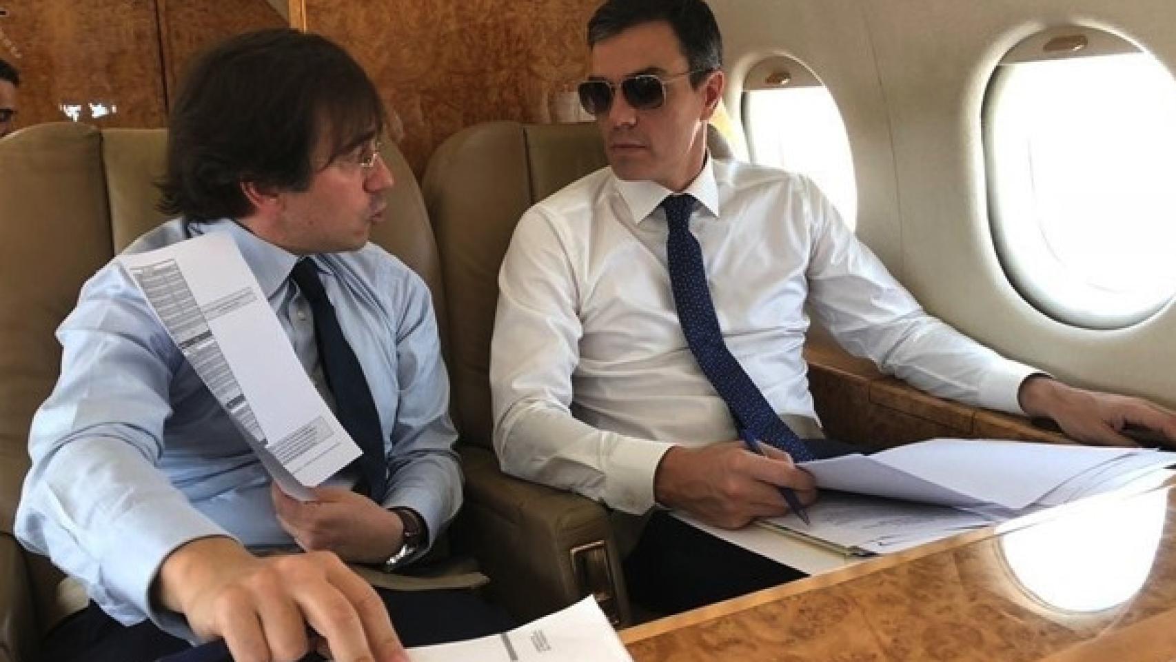 Pedro Sánchez en el Falcon en una imagen de archivo.