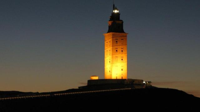 Vista nocturna de la Torre de Hércules