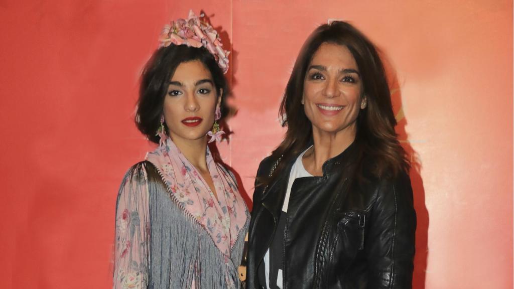 Raquel Bollo junto a su hija Alma de 19 años que está embarazada.