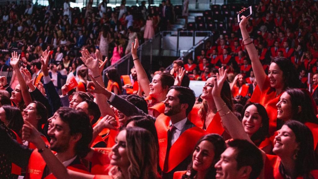 Los alumnos graduados.