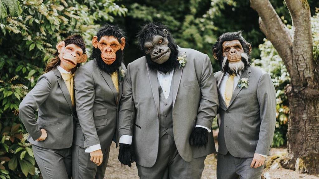 Jorge García y tres de sus mejores amigos se disfrazan de gorilas.