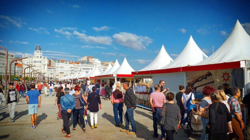 La artesanía se hace un hueco en la Marina de A Coruña