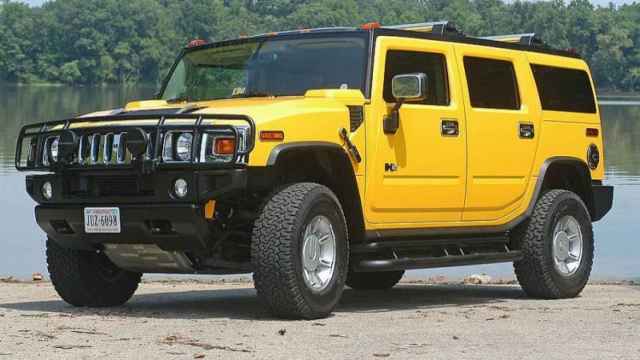 Modelo amarillo del Hummer H2