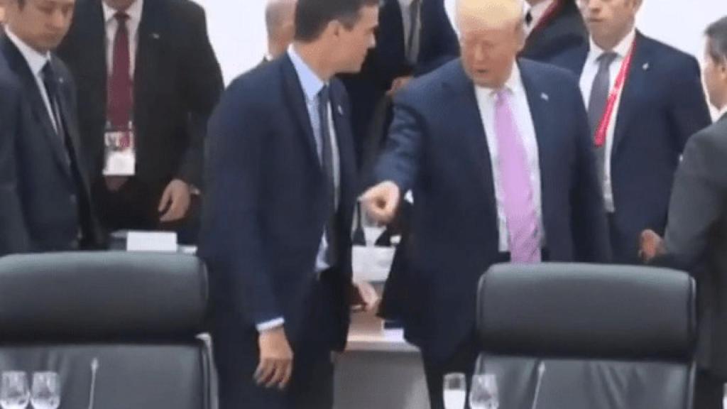 Trump manda a sentarse a Pedro Sánchez.