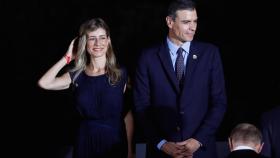 Pedro Sánchez y su esposa, Begoña Gómez, durante la cumbre del G-20 en Japón.