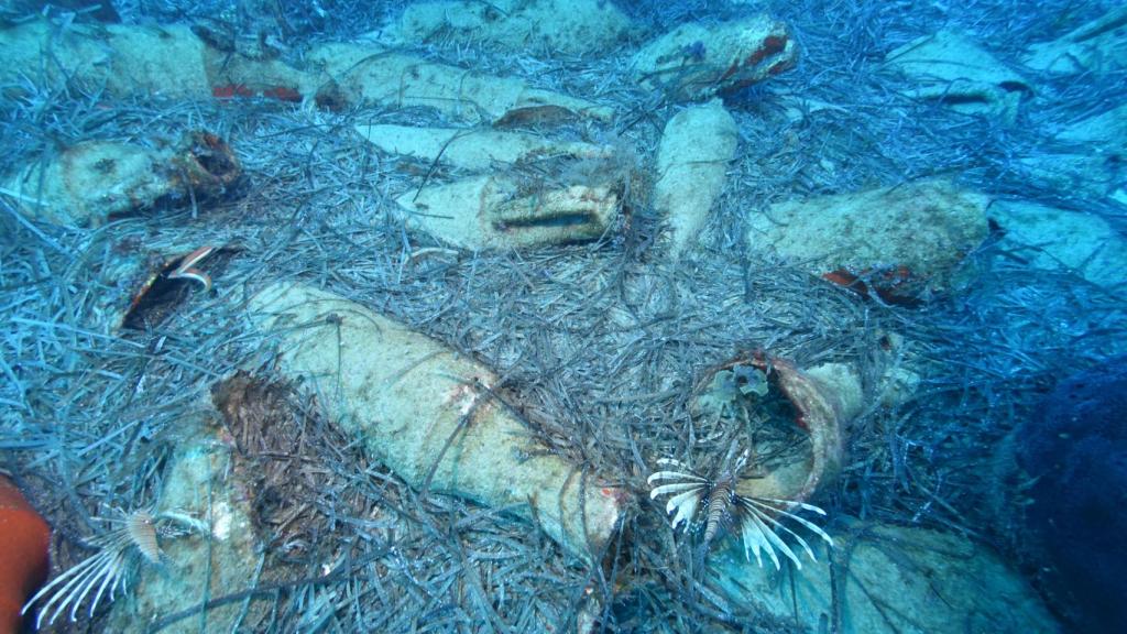 Ánforas romanas del barco romano hallado en Chipre.