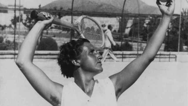 Sagi jugando al tenis a comienzos de los treinta. Foto: Archivo de Juan Manuel de Prada