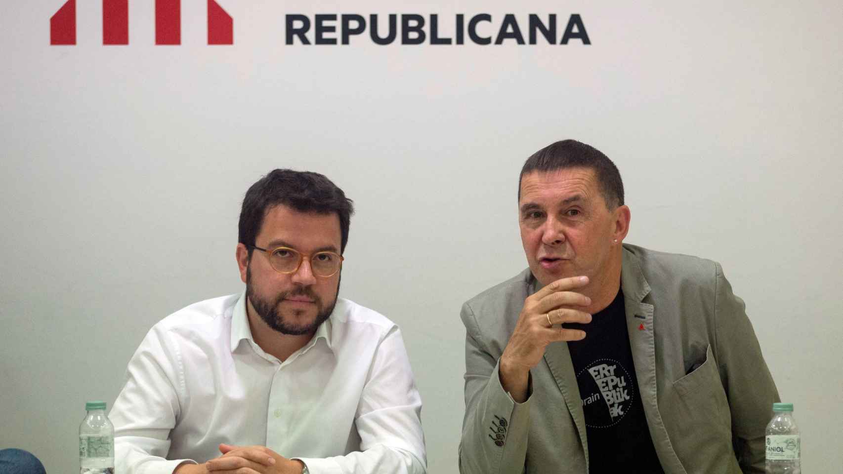 Pere Aragonès y Arnaldo Otegi, reunidos en la sede de ERC.