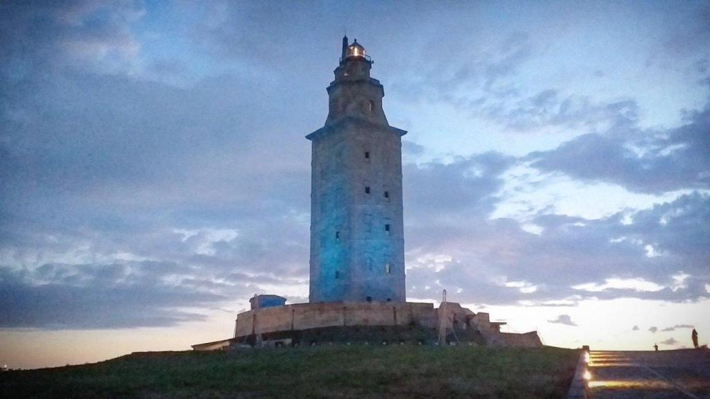 La Torre de Hércules ofrece un anticipo del espectáculo de luz y sonido