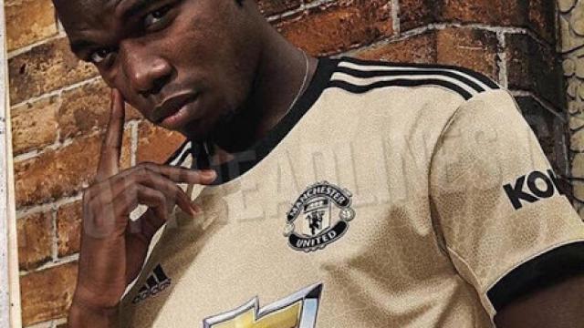 Pogba con la segunda equipación del Manchester United