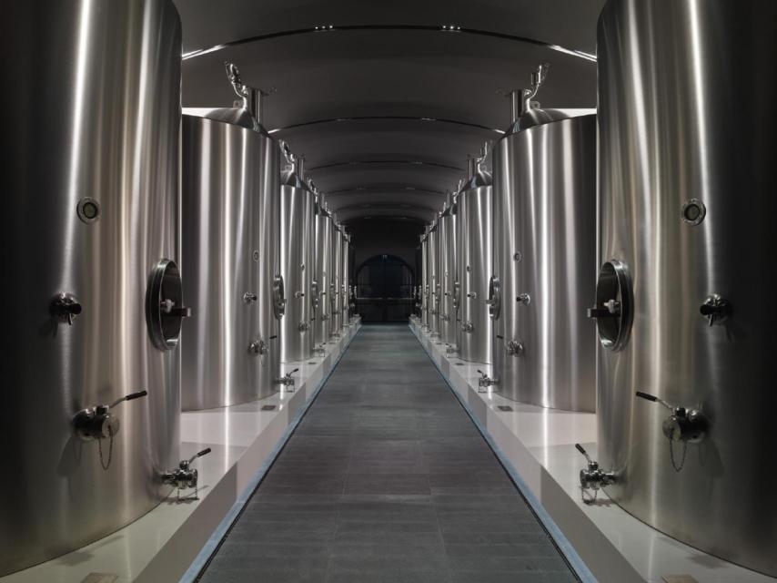 Los tanques de acero de la nueva Bodega Grand Siècle de Laurent-Perrier.