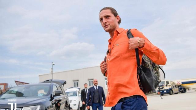 Rabiot en su llegada a Turín. Foto: (Twitter @juventusfc)