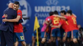 Luis de la Fuente celebra un gol con Ceballos