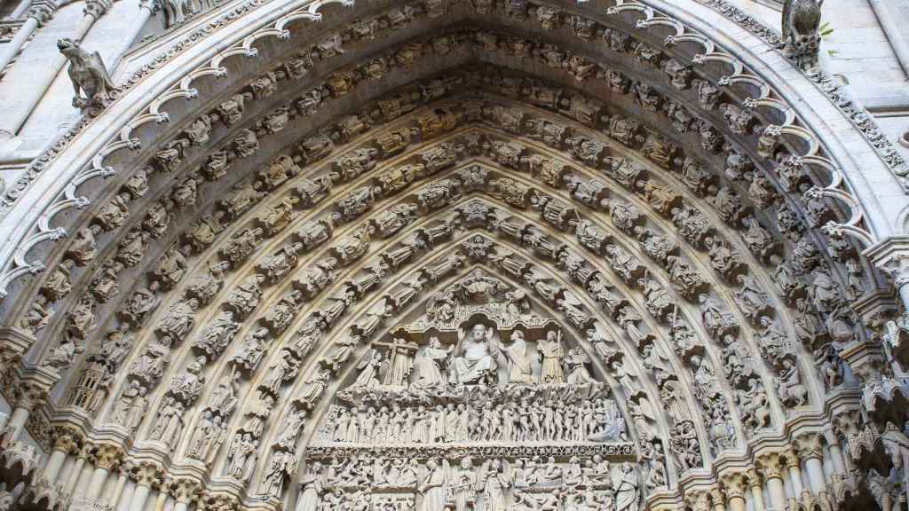 Asombroso pórtico de la catedral de Amiens.