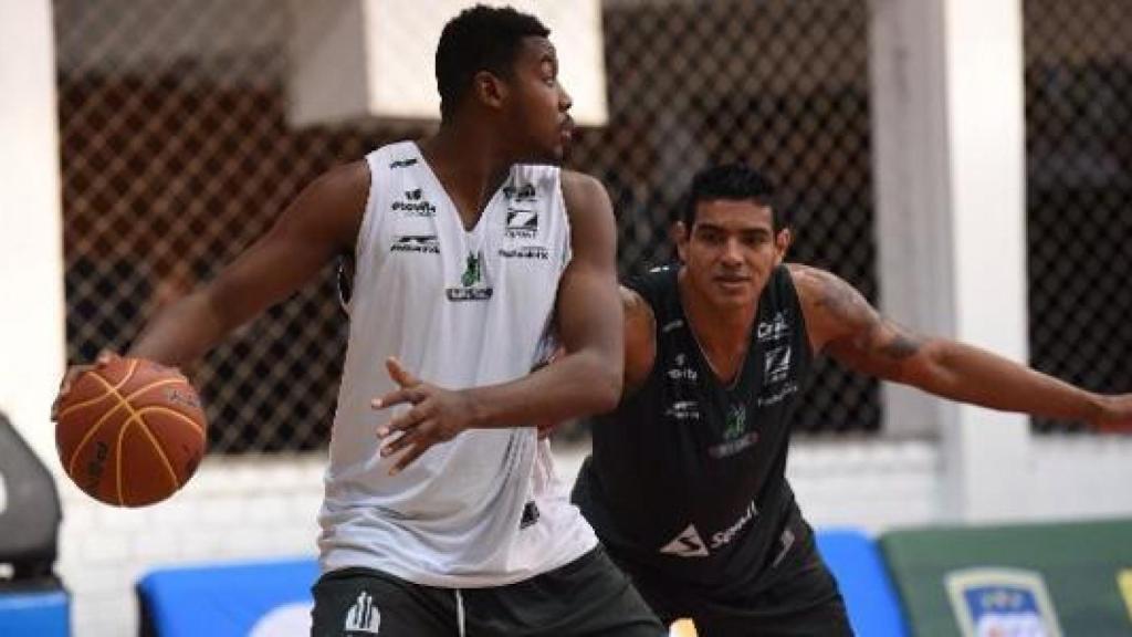 Uchendu, jugador y promesa de Obradoiro. Foto: Bauru Basket.