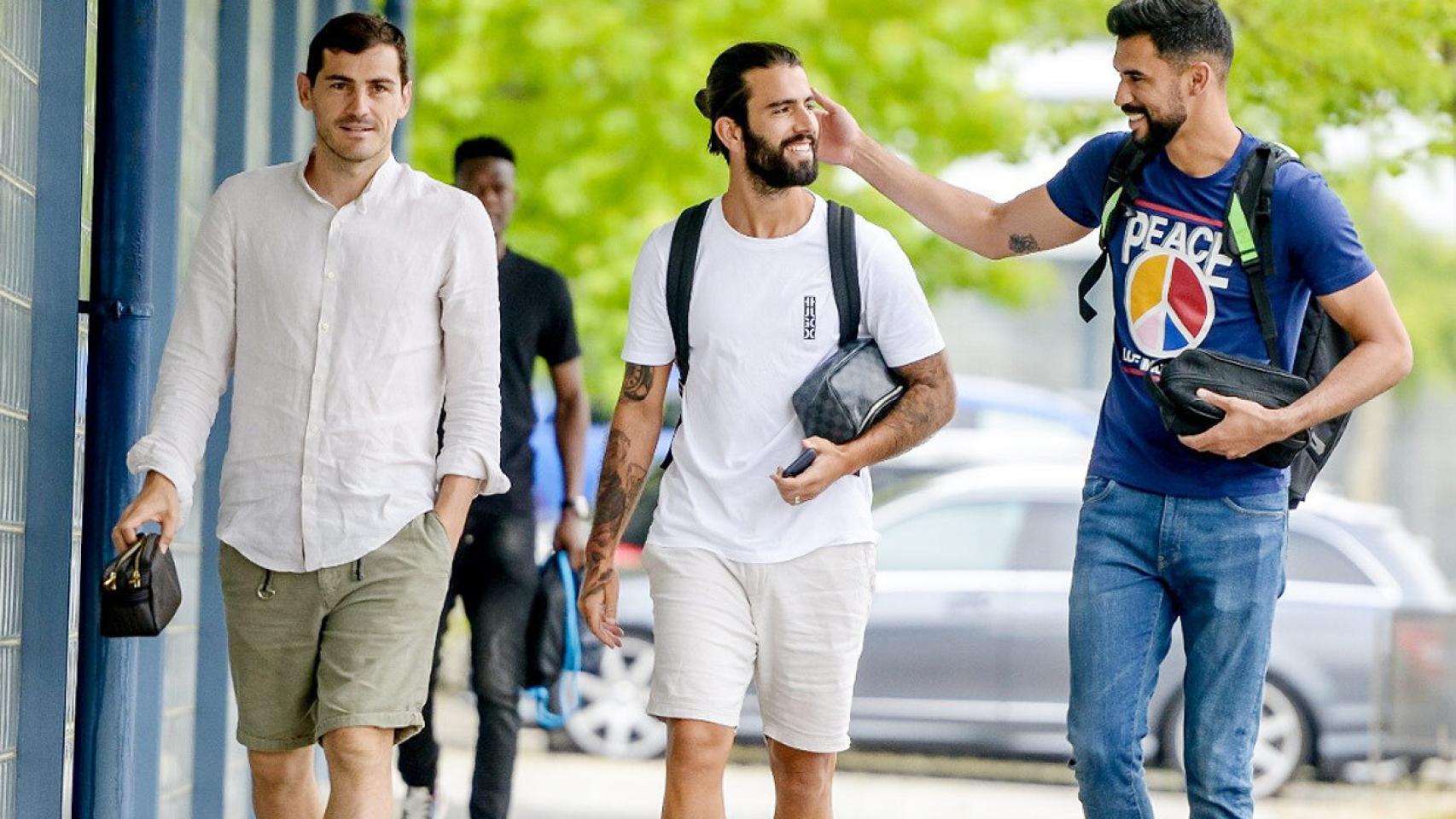 Iker Casillas junto a sus compañeros. Foto: Twitter (@FCPorto)