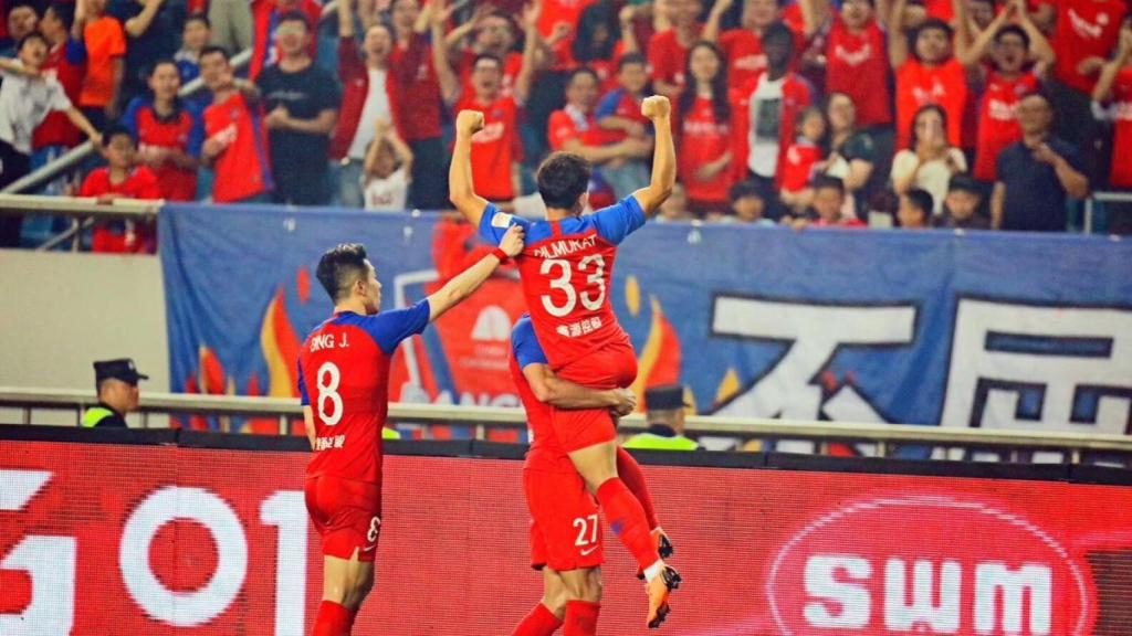 Jugadores del Chongqing Dangdai Lifan. Foto: Twitter (@JordiCruyff)