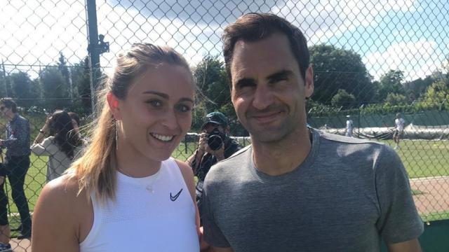 Paula Badosa y Federer. Foto: Twitter (@paulabadosa15)