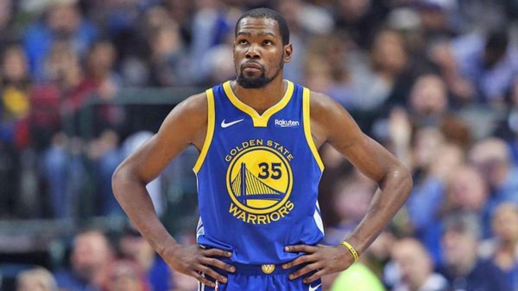 Kevin Durant con los Warriors. Foto: Twitter (@SimonOgus)