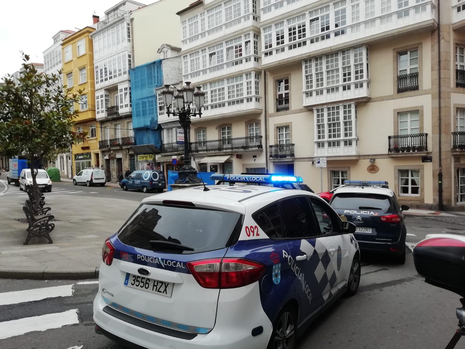 Dos vehículos policiales acudieron a la zona (Narváez)