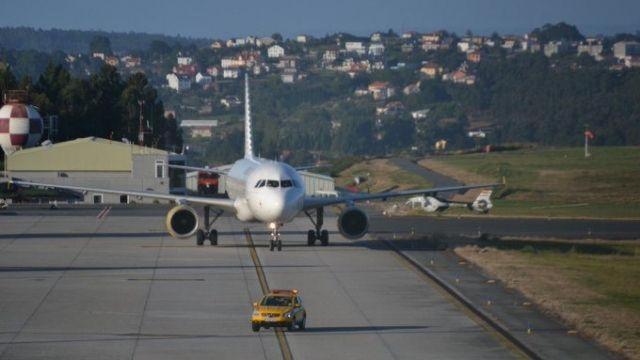 Dos vuelos desviados a Santiago por falta de ayudas en el aterrizaje