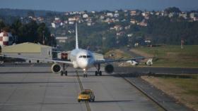 Dos vuelos desviados a Santiago por falta de ayudas en el aterrizaje
