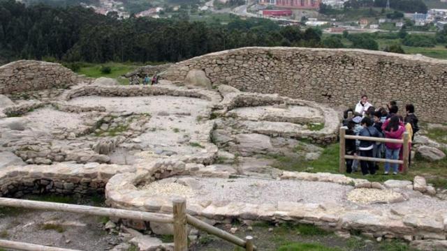 También están programadas excursiones al Castro de Elviña