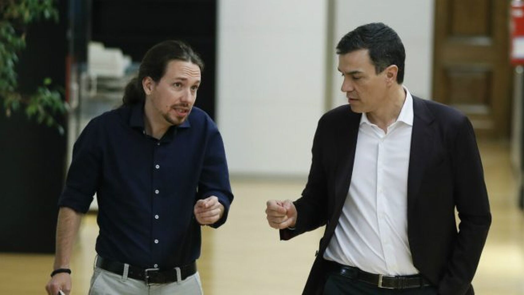 Iglesias y Sánchez dialogan en una foto de archivo.