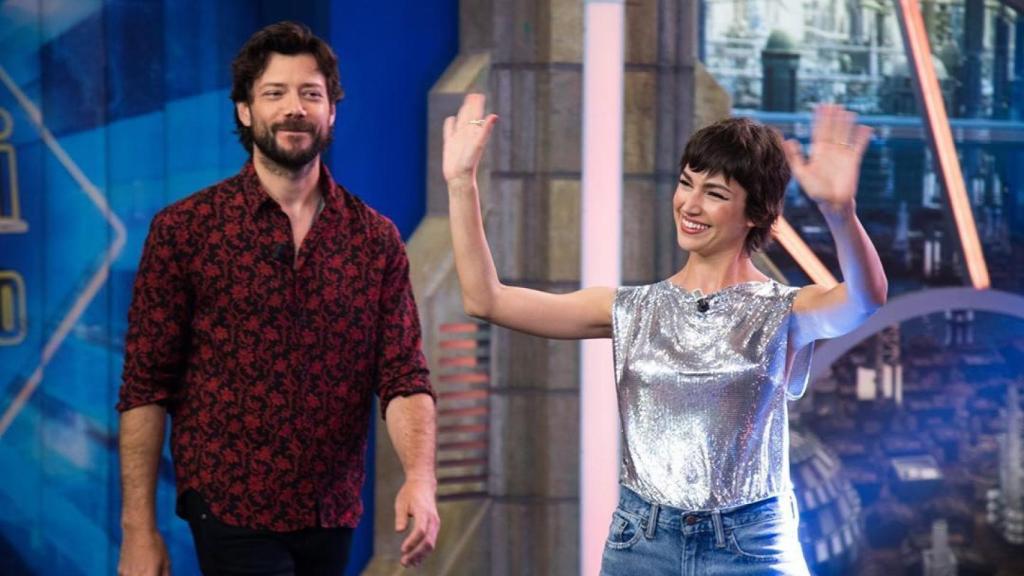 Álvaro Morte y Úrsula Corberó a su entrada a 'El Hormiguero'.