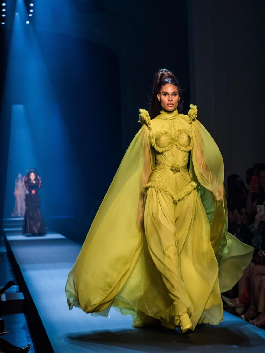 Uno de los vestidos más aplaudidos del desfile de Gaultier.