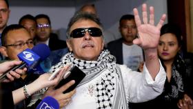 Jesús Santrich con la prensa en el Congreso de Colombia