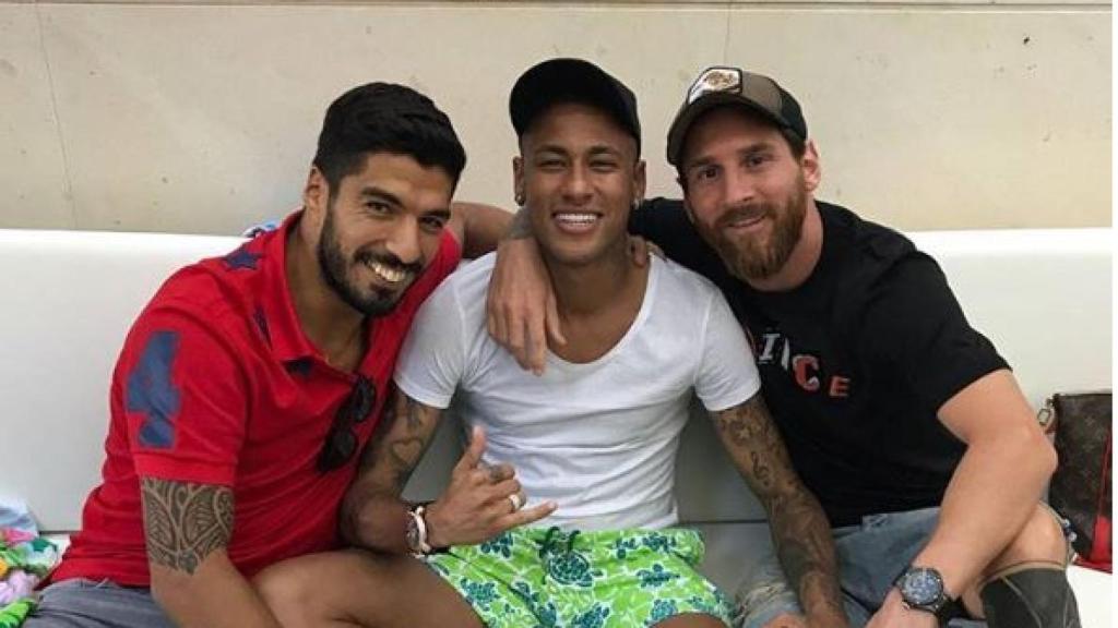 Suárez, Messi y Neymar el 22 de agosto de 2017 en Barcelona, ya estando el brasileño en el PSG. Foto: Instagram (@LeoMessi)