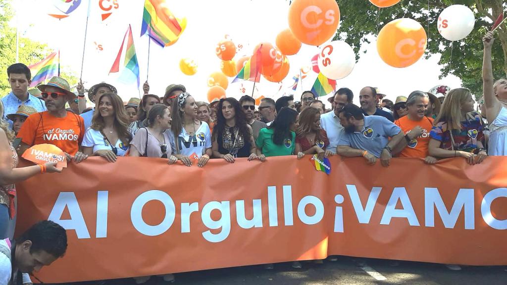 Dirigentes de Cs como Marta Rivera, Melissa Rodríguez, Inés Arrimadas, Ignacio Aguado o Marcos de Quinto, en la marcha del Orgullo.