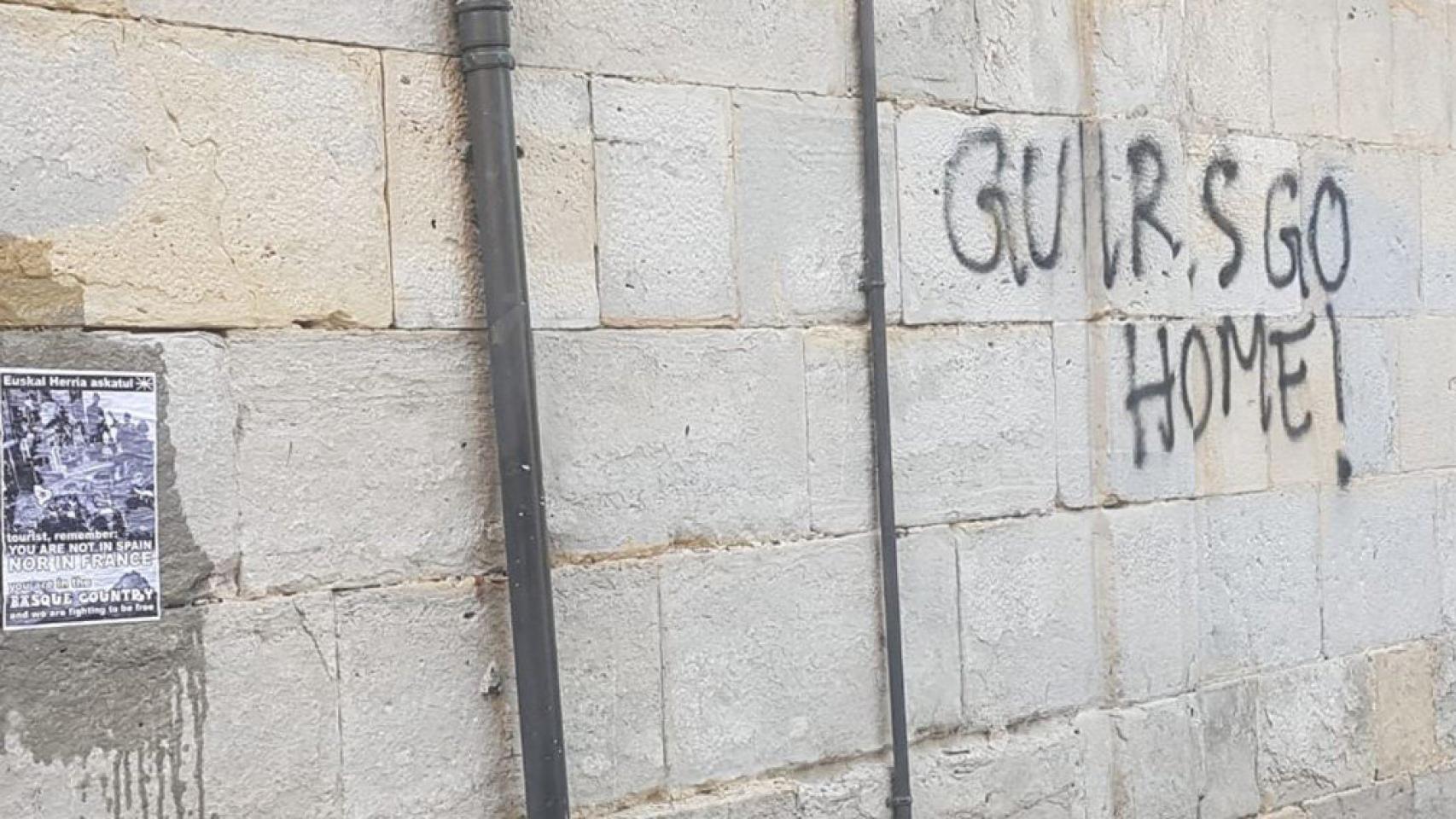 Pintada con un mensaje contra los turistas.