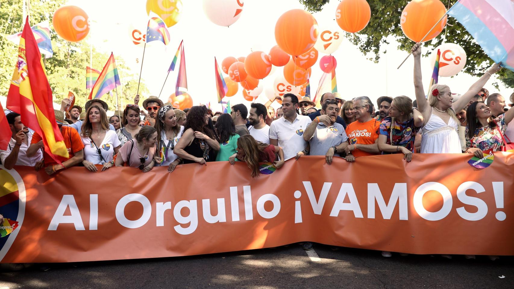 La pancarta de Ciudadanos durante la marcha del Orgullo