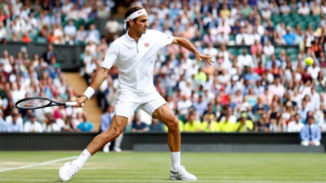 Federer, en un momento del partido ante Berrettini