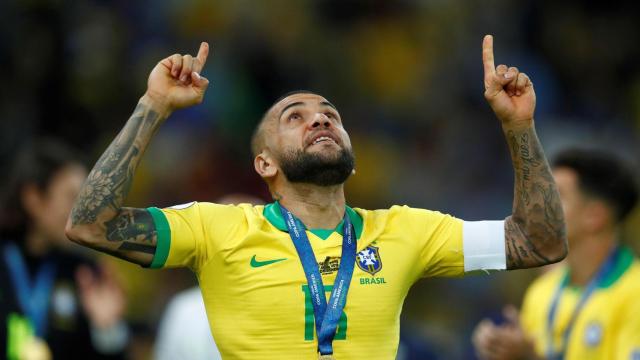 Dani Alves con Brasil