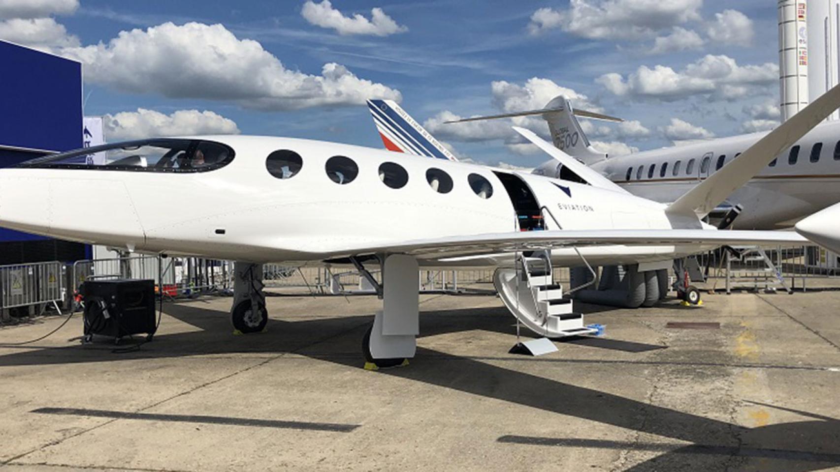 Alice en la presentación en el  salón de la aviación de Le Bourget, en Francia.