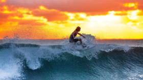 El surf no es un deporte solo para el verano