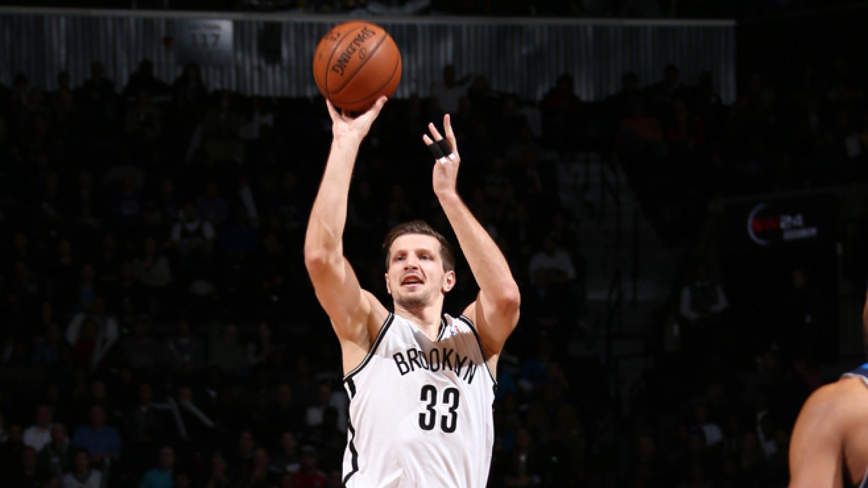 Teletovic, durante un partido con los Bucks