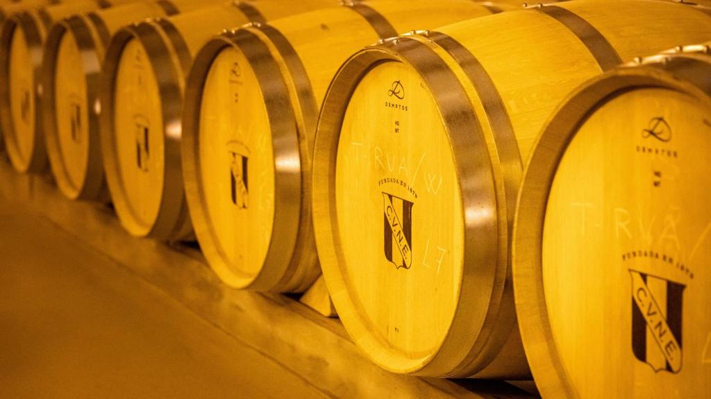 Barricas descansando en la bodega CVNE (Haro, Rioja).